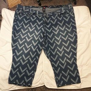 torrid Jeans - Torrid 28 Jean Chevron Print Capris torrid Jeans - Torrid 28 Jean Chevron Print Capris